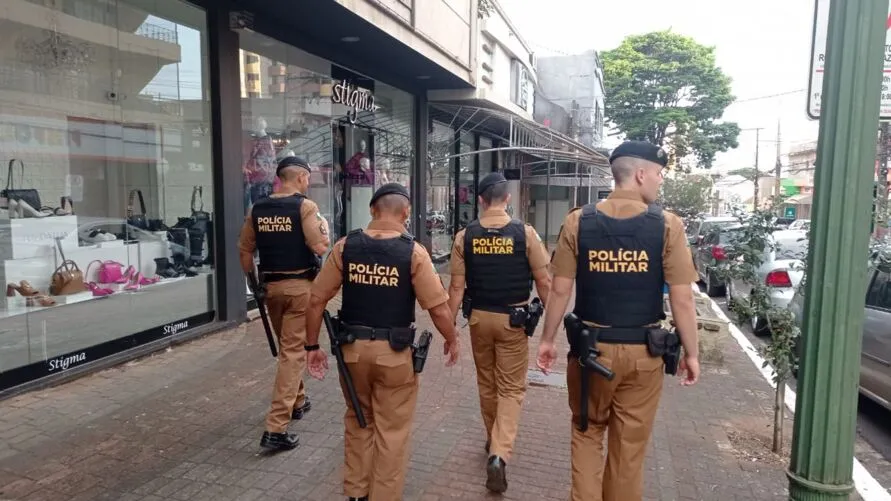 Policiais militares na Rua Oswaldo Cruz