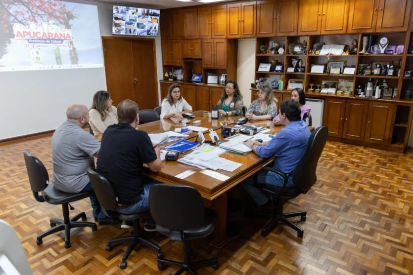 Reunião foi realizada no gabinete da Prefeitura