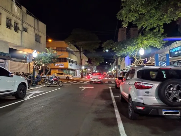 Som alto na Rua Oswaldo Cruz, centro de Apucarana