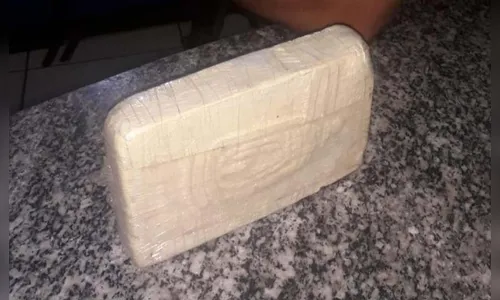 De novo: PM de Ivaiporã apreende quase 1 Kg de cocaína