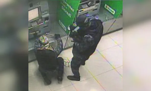 Dupla com máscaras explode banco no norte pioneiro do Paraná
