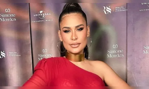 Simone surpreende ao surgir com cinturinha marcada e transparência