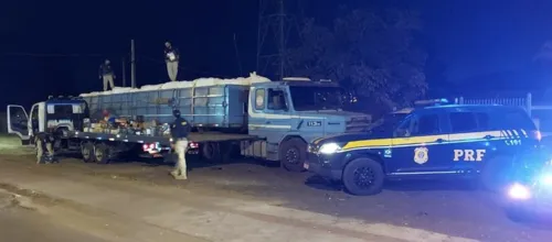 A droga estava em meio a uma carga de sêmola de trigo em uma carreta que saiu de Foz do Iguaçu