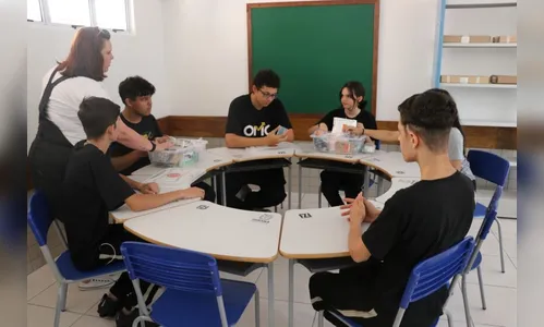 Colégios do PR recebem a segunda remessa de carteiras do novo formato