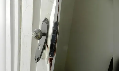 Moradores de Sarandi invadem casa, agridem casal e roubam celular