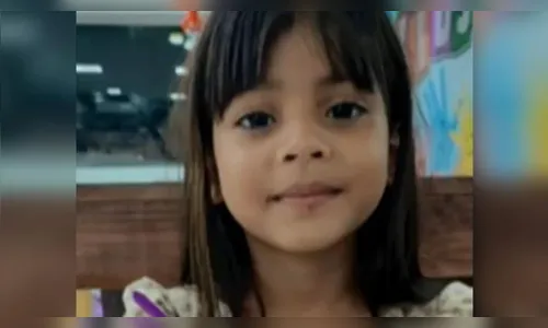 Menina de 5 anos morre depois de ser baleada na porta de casa