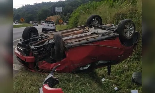 Acidente entre dois carros é registrado na BR-277