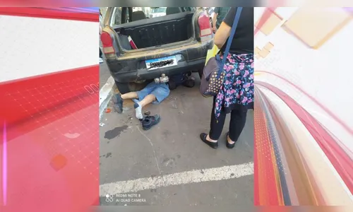 Jovem para debaixo de carro após acidente no centro de Apucarana