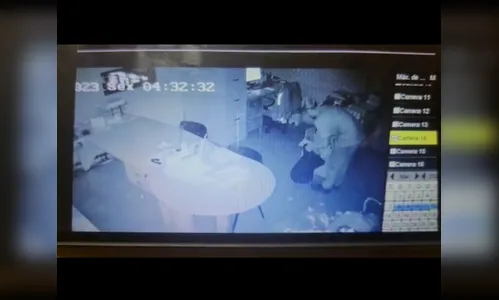 Câmeras flagram ladrão furtando loja de conveniência, em Apucarana