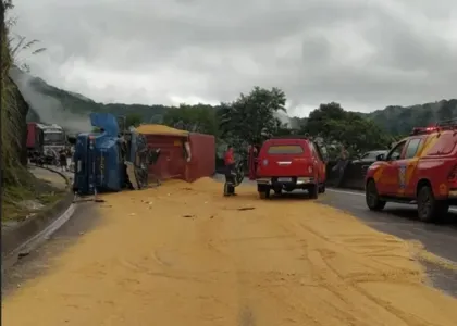 As filas chegaram a 17 Km de congestionamento