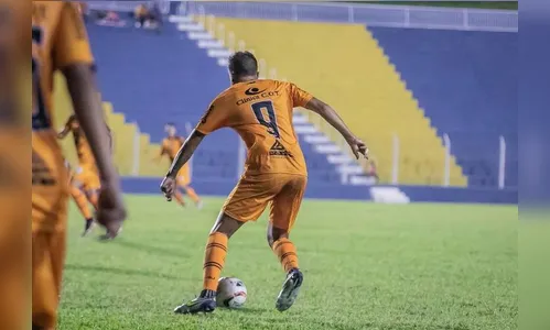 Técnico do Laranja Mecânica reclama da arbitragem após empate