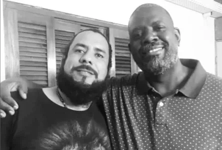 Cantor postou foto do colega de trabalho no Instagram