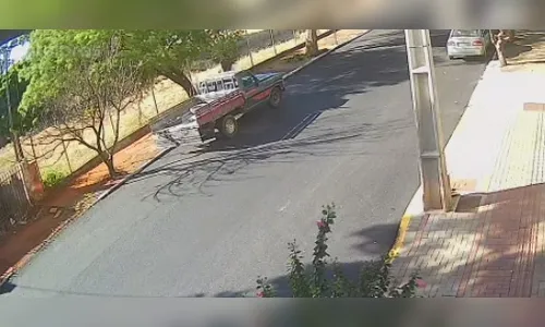 Caminhonete F-1000 de trabalhador é furtada em Apucarana; veja o vídeo