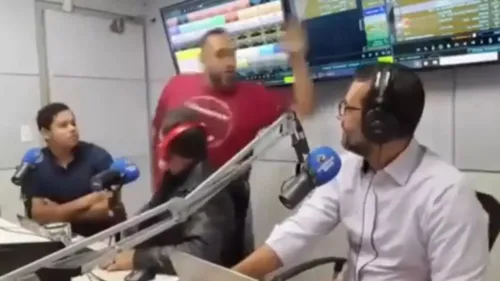 Homem estava muito alterado e agrediu jornalistas