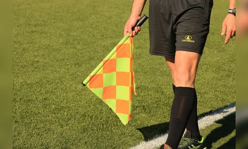 Árbitro é agredido por jogador durante partida de futebol no PR