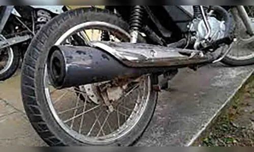 Moto com escapamento adulterado é apreendida em Lidianópolis
