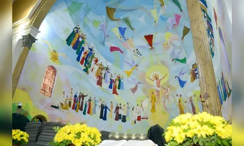 Catedral de Apucarana celebra missa com benção especial para as mães