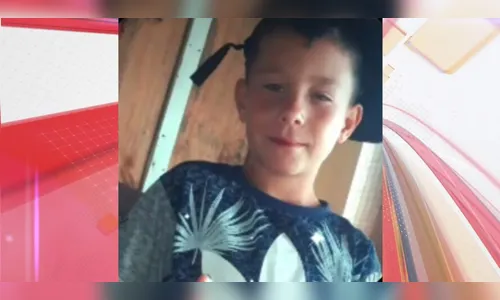 Menino de 10 anos morre atropelado após pegar 'rabeira' em ônibus