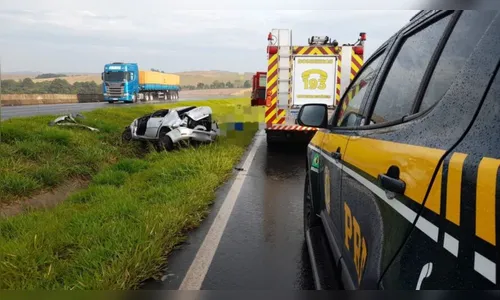 Veículo de família capota na BR-376; menina de 10 anos morreu