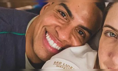 Thiago Oliveira exibe o rosto da filha pela primeira vez: 