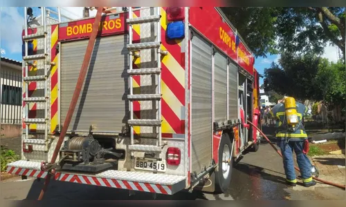 Bombeiros são acionados para controlar incêndio no Jd. Trabalhista