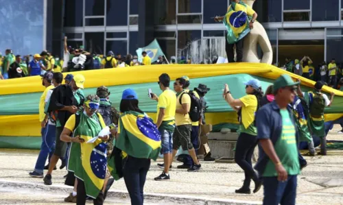 O julgamento atual está previsto para ocorrer até as 23h59 desta segunda-feira (15)