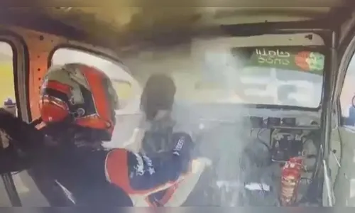 Chocante: carro de piloto é atingido por pedra durante corrida no PR