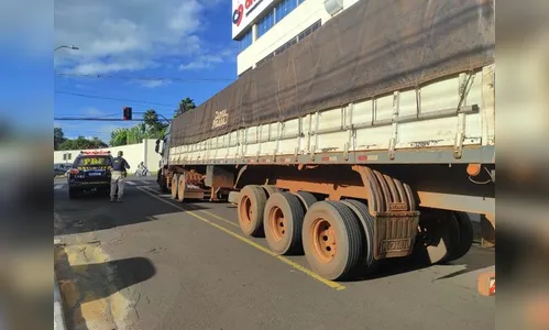 Mais um: PRF apreende cerca de 450 mil maços de cigarros no Paraná