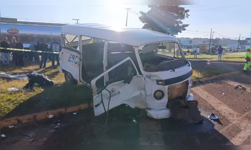 Motorista de transporte escolar morre na BR-369; câmera flagra colisão
