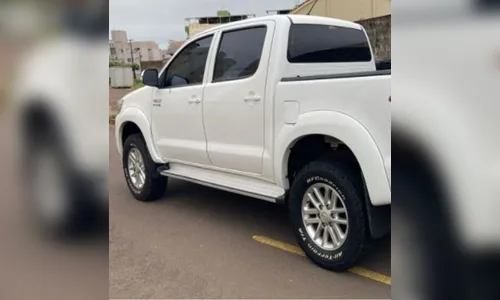 Mais um veículo: Hilux é furtada no centro de Apucarana