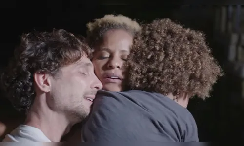 Reencontro de Aline Wirley com o filho e o marido comove o público