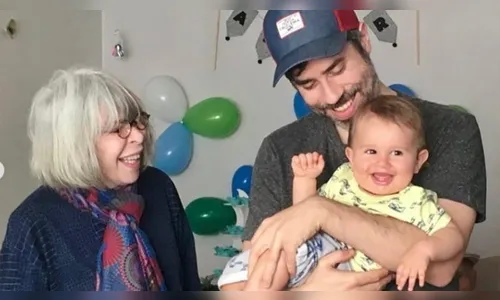 Filho de Rita Lee exibe foto do último autógrafo da mãe