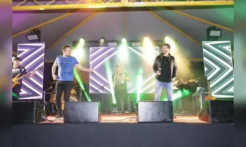 Show de Léo e Giba reúne milhares de pessoas em São Pedro do Ivaí