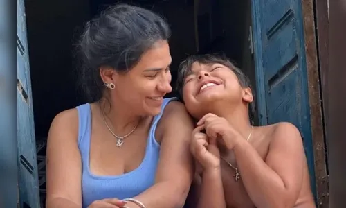 Filho de Simone Mendes impressiona ao cantar música da mãe; assista