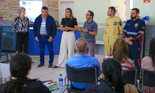 Treinamento de primeiros socorros para recém-nascidos completa 1 ano