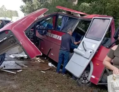 Veículo ficou completamente destruído