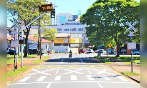 Semáforos em passagens de nível estão funcionando em Arapongas