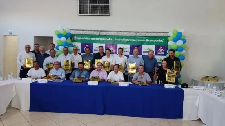 Foto do dia 14/4, quando prefeitos se reuniram