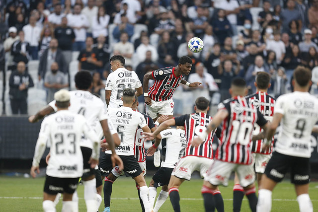 Corinthians segura empate com São Paulo e mantém tabu em jogo com