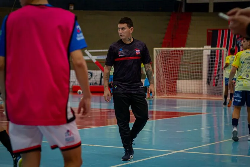 Beto Silvero, treinador do Apucarana Futsal