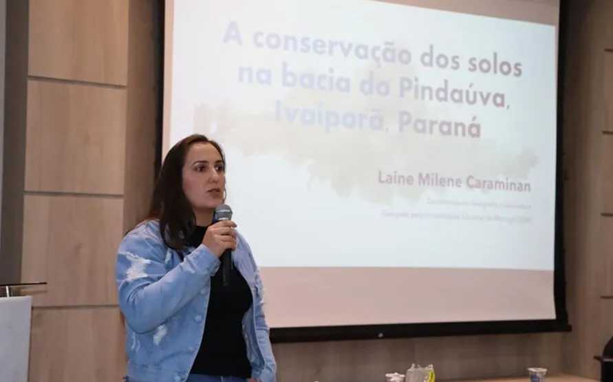A palestra foi ministrada pela geógrafa Laine Milene Caraminan