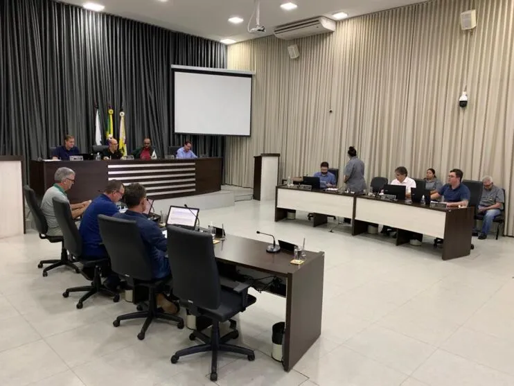 Câmara de Apucarana durante sessão extraordinária nesta terça-feira (27)