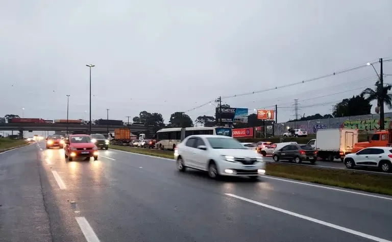 Congestionamento teve mais de 10 quilômetros de fila