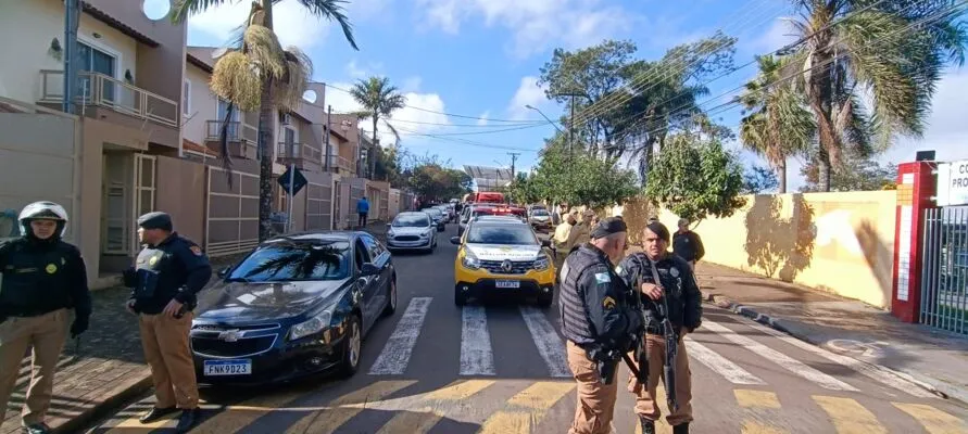 Diversas equipes de segurança foram ao local do atentado