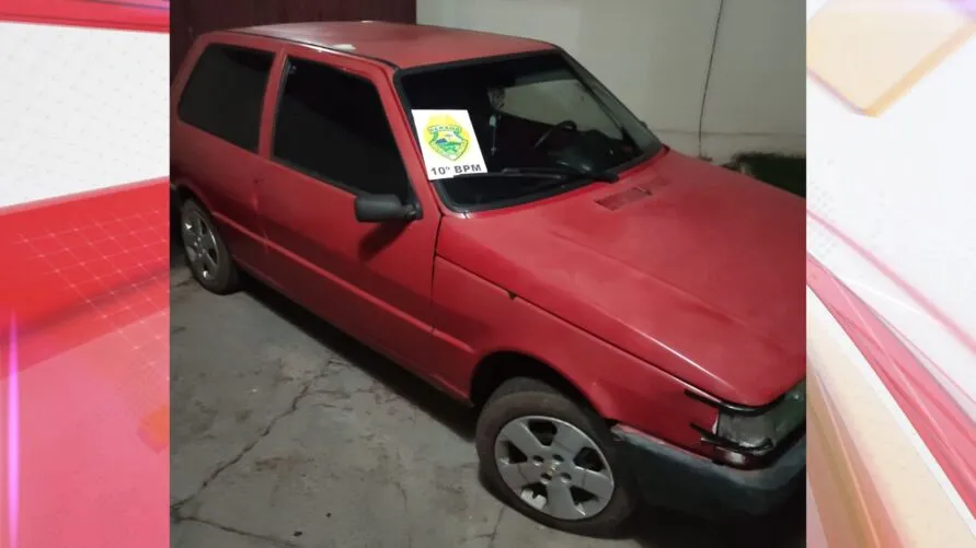 Fiat Uno apreendido na noite desta terça (6)