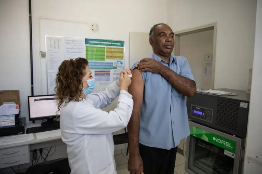 Moradores de Apucarana se imunizam contra a gripe