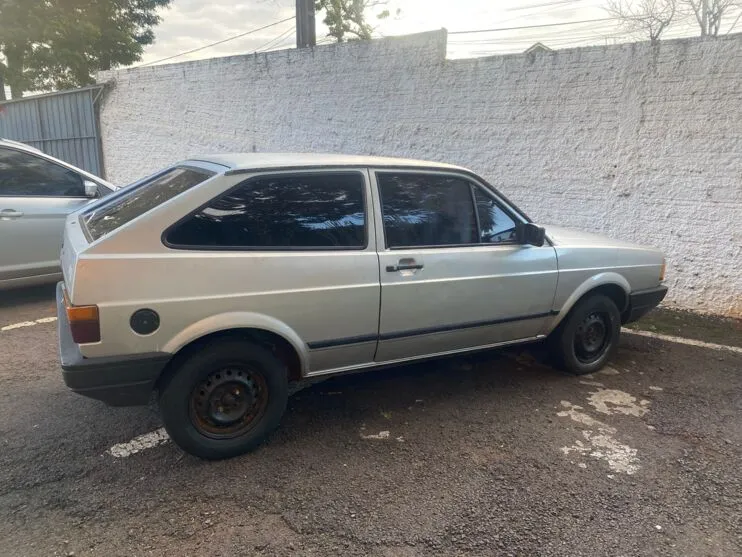 O carro – um VW Gol prata – foi localizado abandonado na região do Núcleo Orlando Bacarin