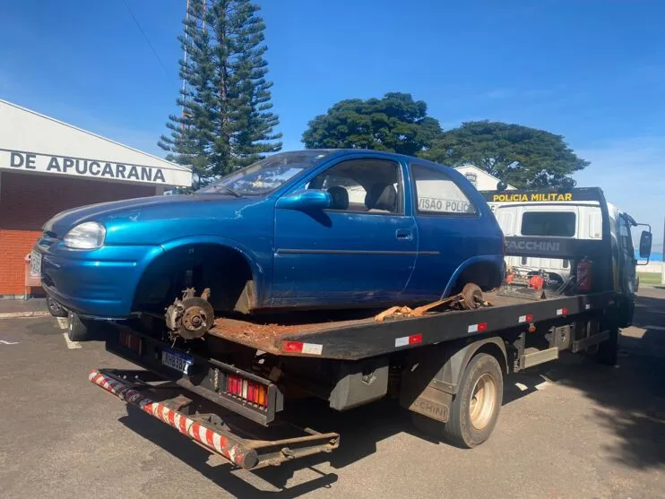 O carro foi levado para a delegacia