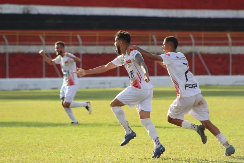 Patrick marcou um golaço no primeiro tempo