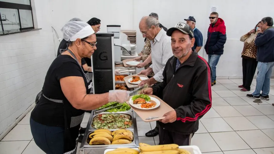 Refeição custa R$ 2 no Restaurante Popular